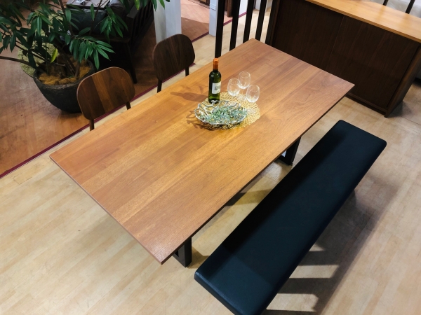 テーブル ワイルドウッド – 商品カタログ
