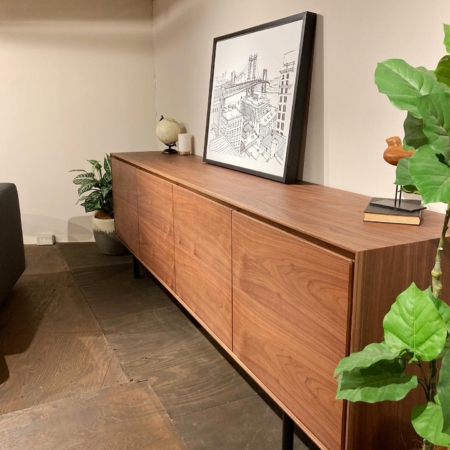 240サイドボード USB1 – 商品カタログ